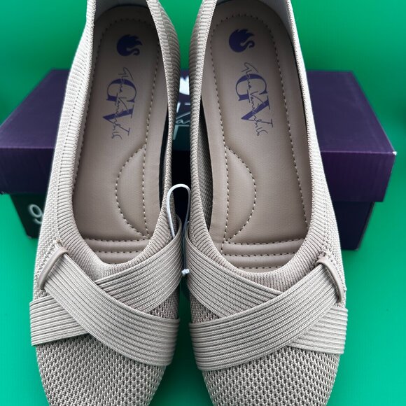 GLORIA VANDERBILT SIZE 9/ DEBBIE/ NATURAL/FLATS LOAFER/ NEW WOMEN'S SHOES - Picture 2 of 10